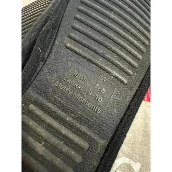 Merry Moments GET LIT Slippers Men’s size 7-8, Women’s size 9-10 - Picture 7 of 7